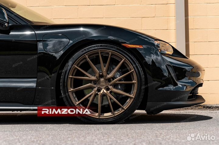 Кованые диски R22 на Porsche Panamera