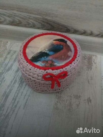 Корзиночка вязанная из трикотажной пряжи с крышкой