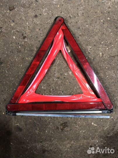 Знак аварийной остановки mercedes