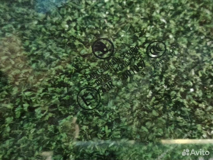 Стекло дверное переднее левое Skoda Fabia 2