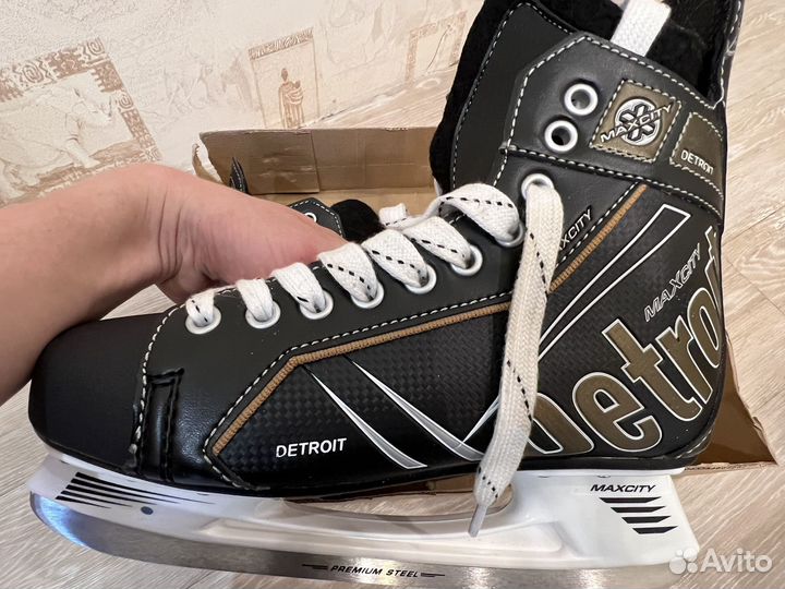 Коньки хоккейные, 45 размер