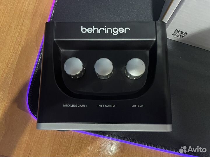 Звуковая карта behringer um2