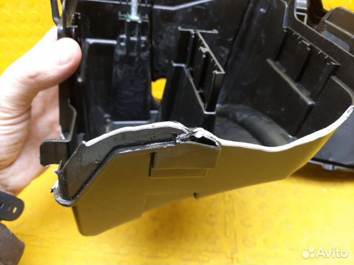 Корпус блока предохранителей Renault Duster