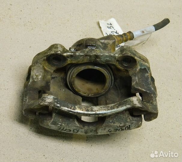 Суппорт передний правый Audi 100 44 кузов (вент)