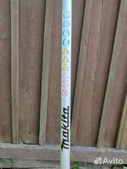 Штанга для электро триммера Makita UM4030