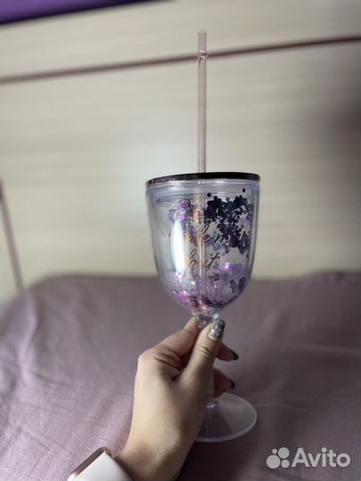 Бокал пластиковый с крышкой и трубочкой