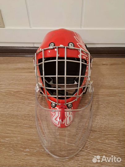 Хоккейный вратарский шлем
