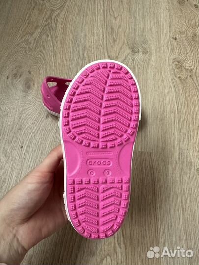 Новые сандалии для девочки Crocs C9