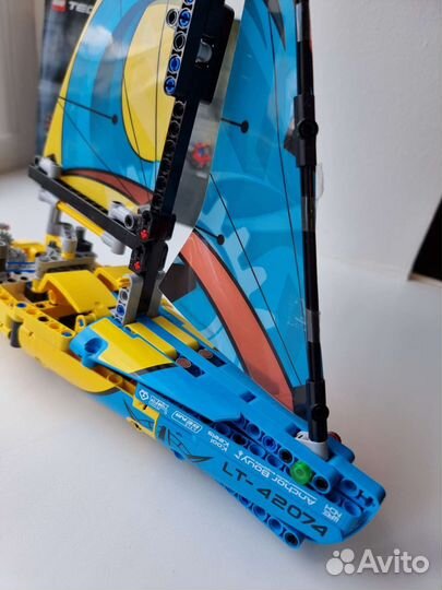 Конструктор lego Technic 42074 Гоночная яхта