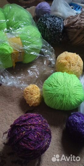 Пряжа для вязания и Меховые кусочки
