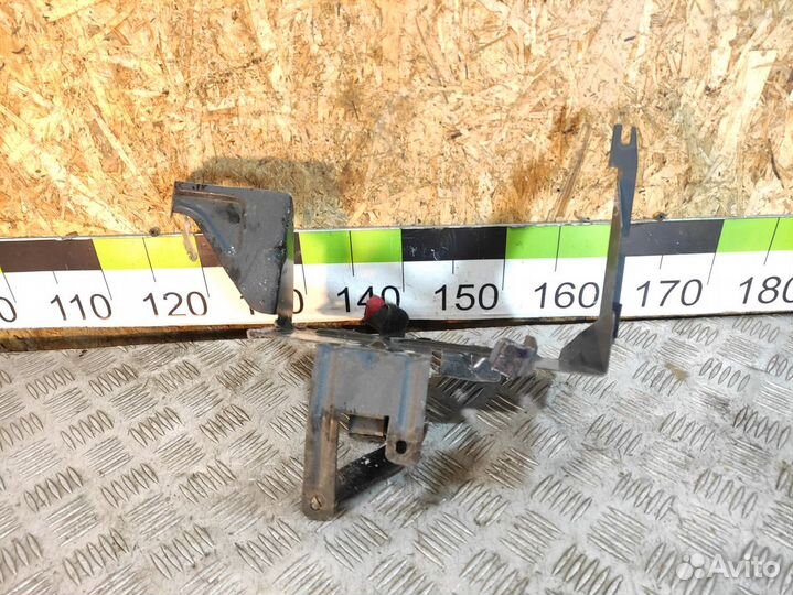 Крепление аккумулятора Audi A6 c5 C5