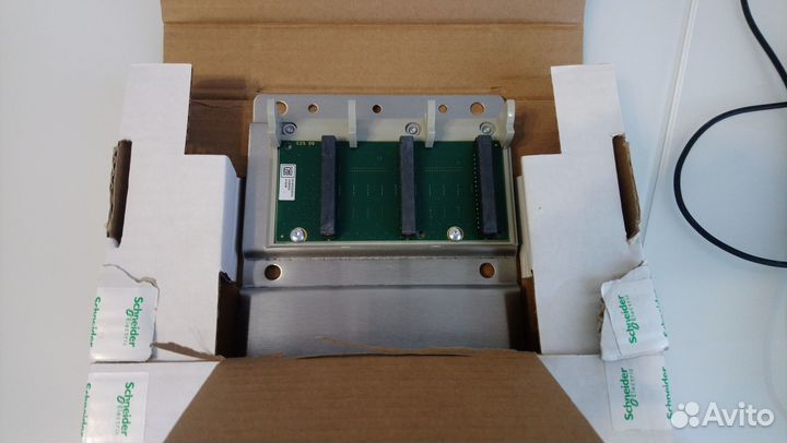 Modicon Quantum шасси 140XBP00300 Schneider