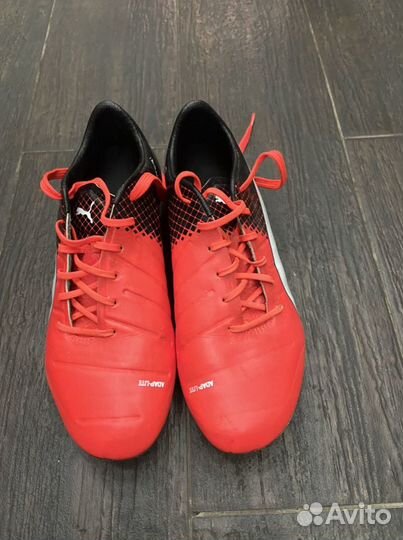 Футбольные бутсы puma
