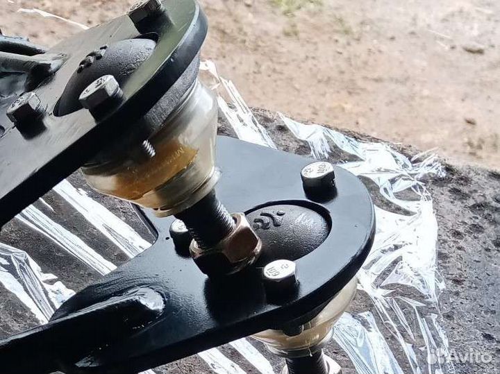 Верхние рычаги, комплект левый правый