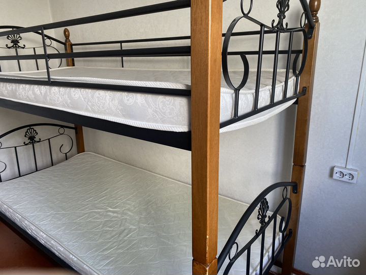 Двухъярусная кровать, и как две отдельные кровати