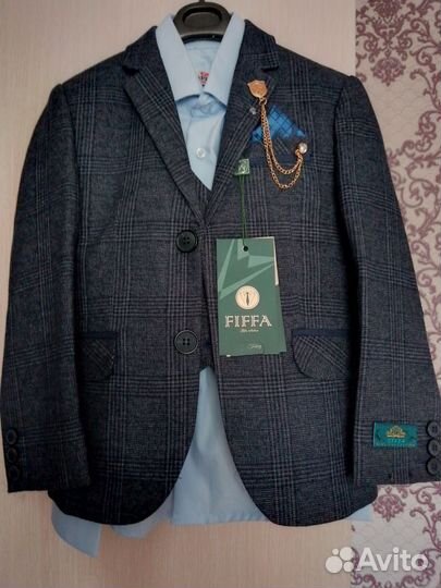 Костюм тройка