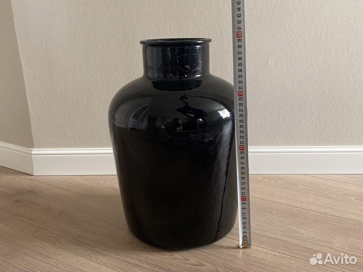 Большая ваза черная