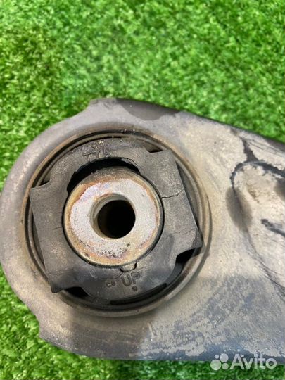 Рычаг(13) передний правый Honda Vezel RU4 LEB 2014