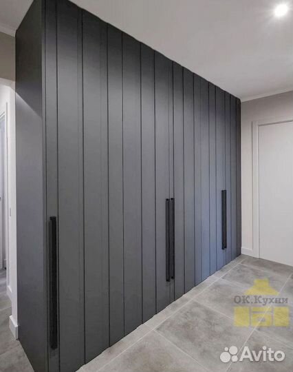 Книжный шкаф