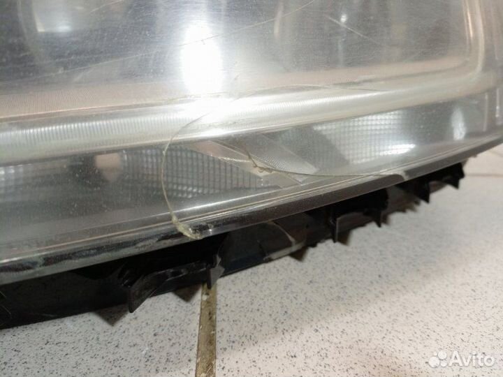 Фара левая Volkswagen Jetta 6