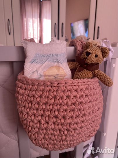 Подвесная корзинка на кроватку