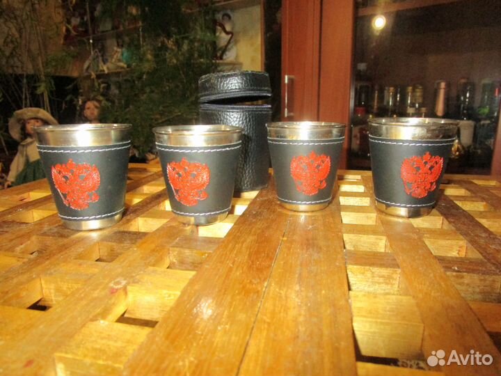 Стопки в кожаном чехле