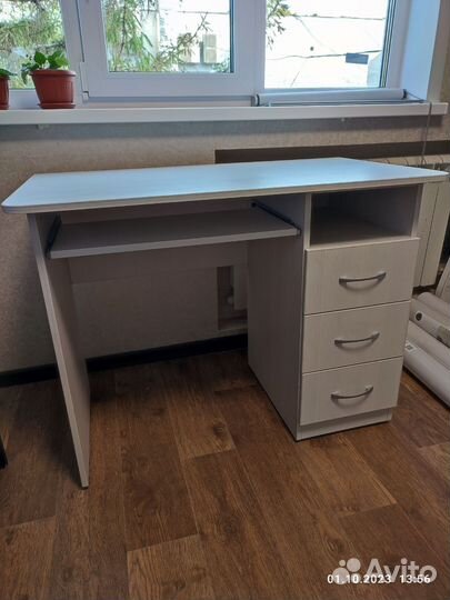 Письменный, компьютерный стол