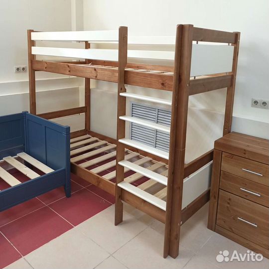 Двухъярусная кровать