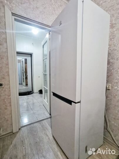 Холодильник бу indesit