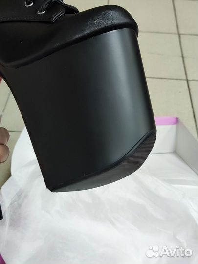 Стрипы ботильоны тройки