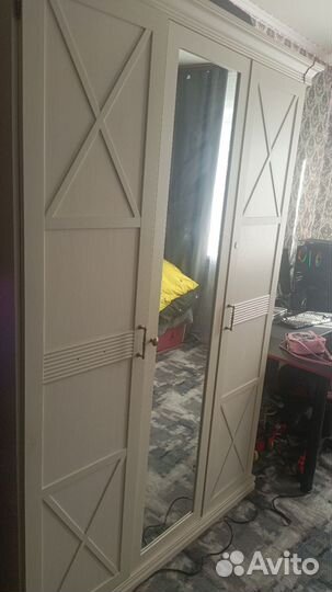 Шкаф распашной с зеркалом бу