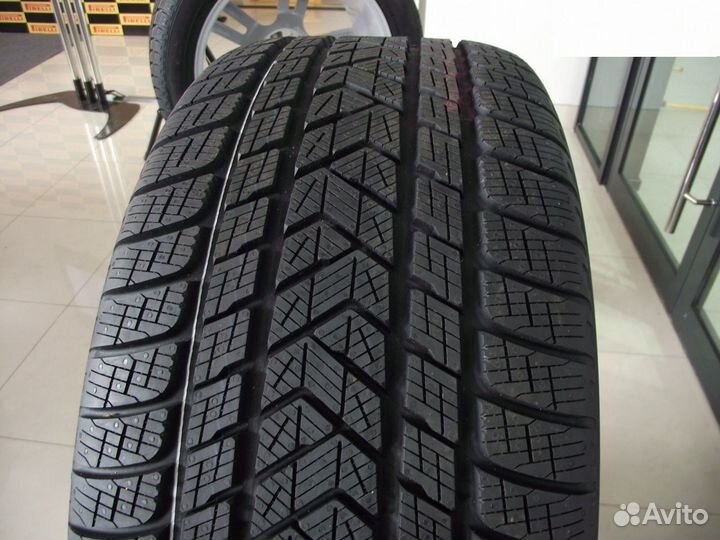 Pirelli Scorpion Winter 275/35 R22