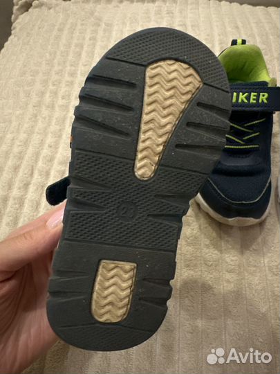 Кроссовки на мальчика 25