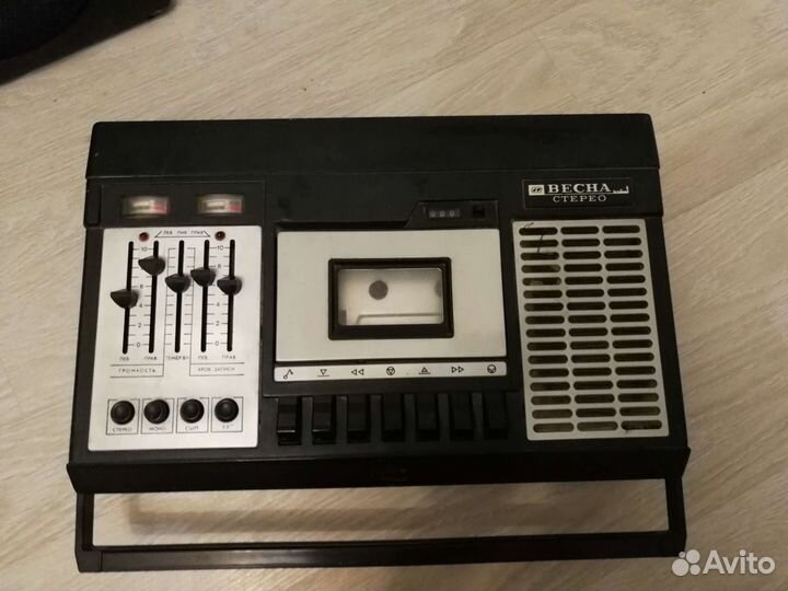 Магнитофон весна-211-1стерео +2 колонки, СССР