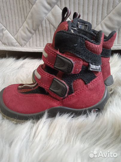 Продам детские ботинки Ecco