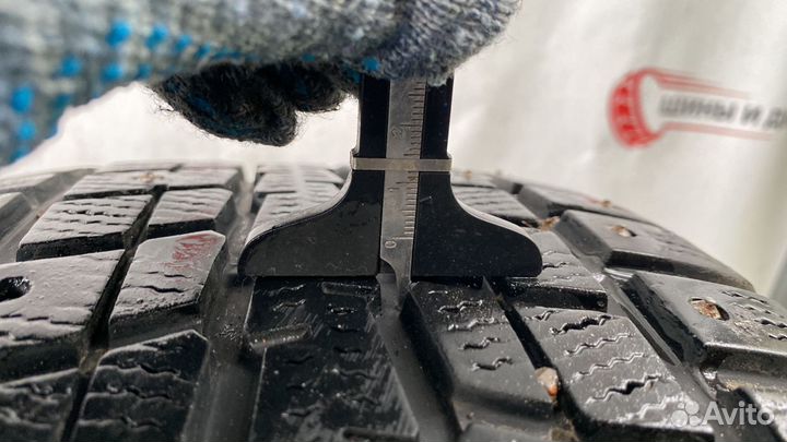 Dunlop SP Winter Ice 01 215/50 R17 95T