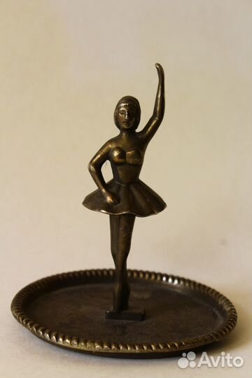 Статуэтка бронзовая 