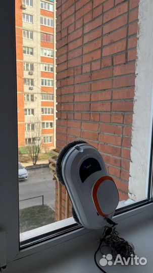 Робот-мойщик окон