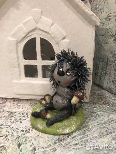 Ватная елочная игрушка Ежуля с грибочками