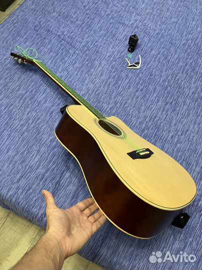 Акустическая гитара