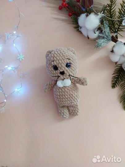 Вязаные игрушки из плюшевой пряжи зайка и котик