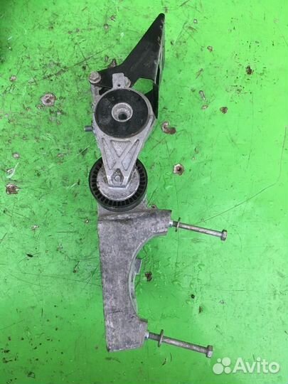 Кронштейн генератора Фольксваген Гольф 6