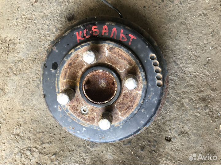 Ступица заднего левого колеса Шевроле Кобальт