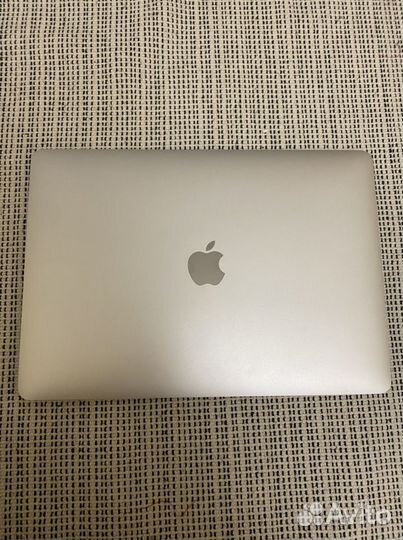 Apple MacBook Pro 13 2016 touch bar