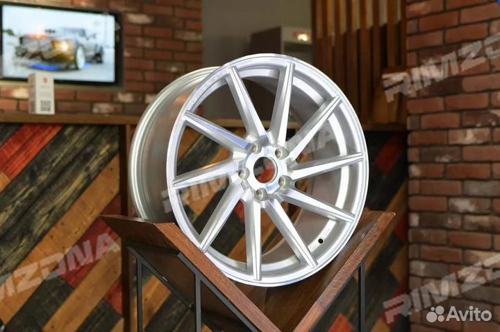 Литой диск в стиле vossen R19 5x112