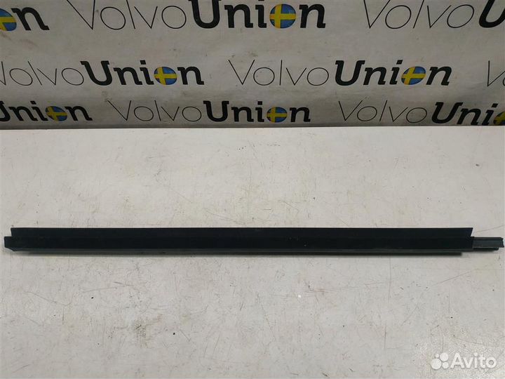 Уплотнитель стекла заднего левого внутренний Vol