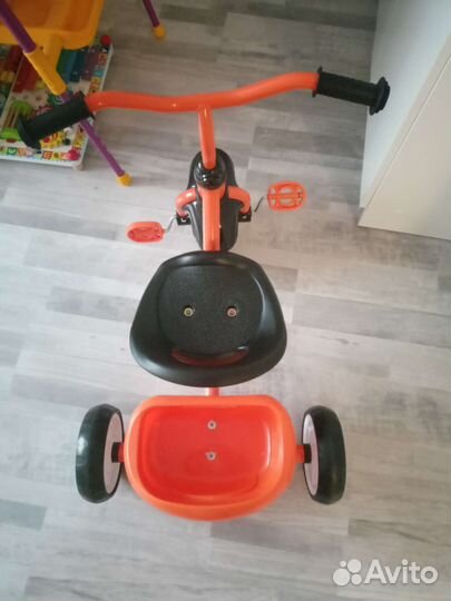 Детский велосипед трёхколёсный
