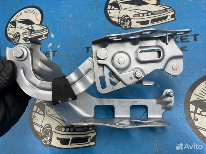 Петля капота передняя левая Mercedes-Benz C-Class