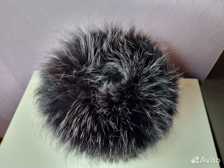 Меховая шапка разные