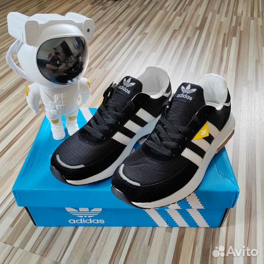 Кроссовки adidas retropy